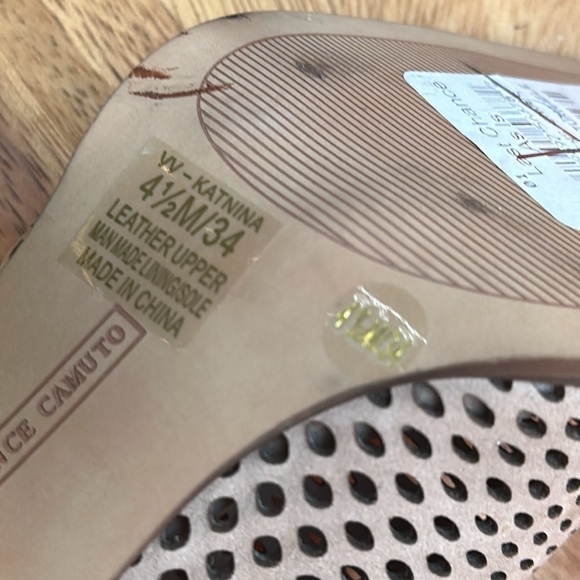 NWT Vince Camuto Katnina Beige Leather Laser Cut Ankle Booties Size 4.5 34 - Picture 13 of 13